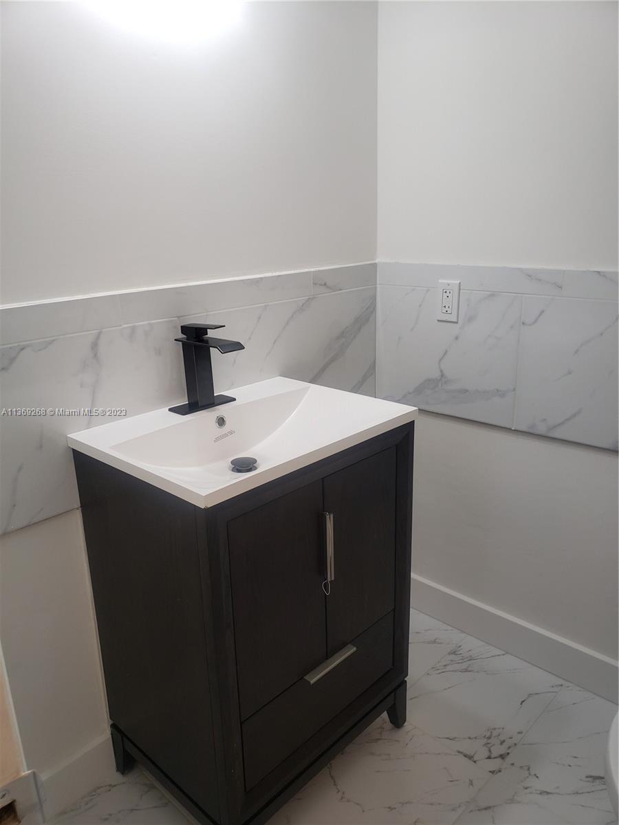 CANONGATE CONDO NO ONE - Residential