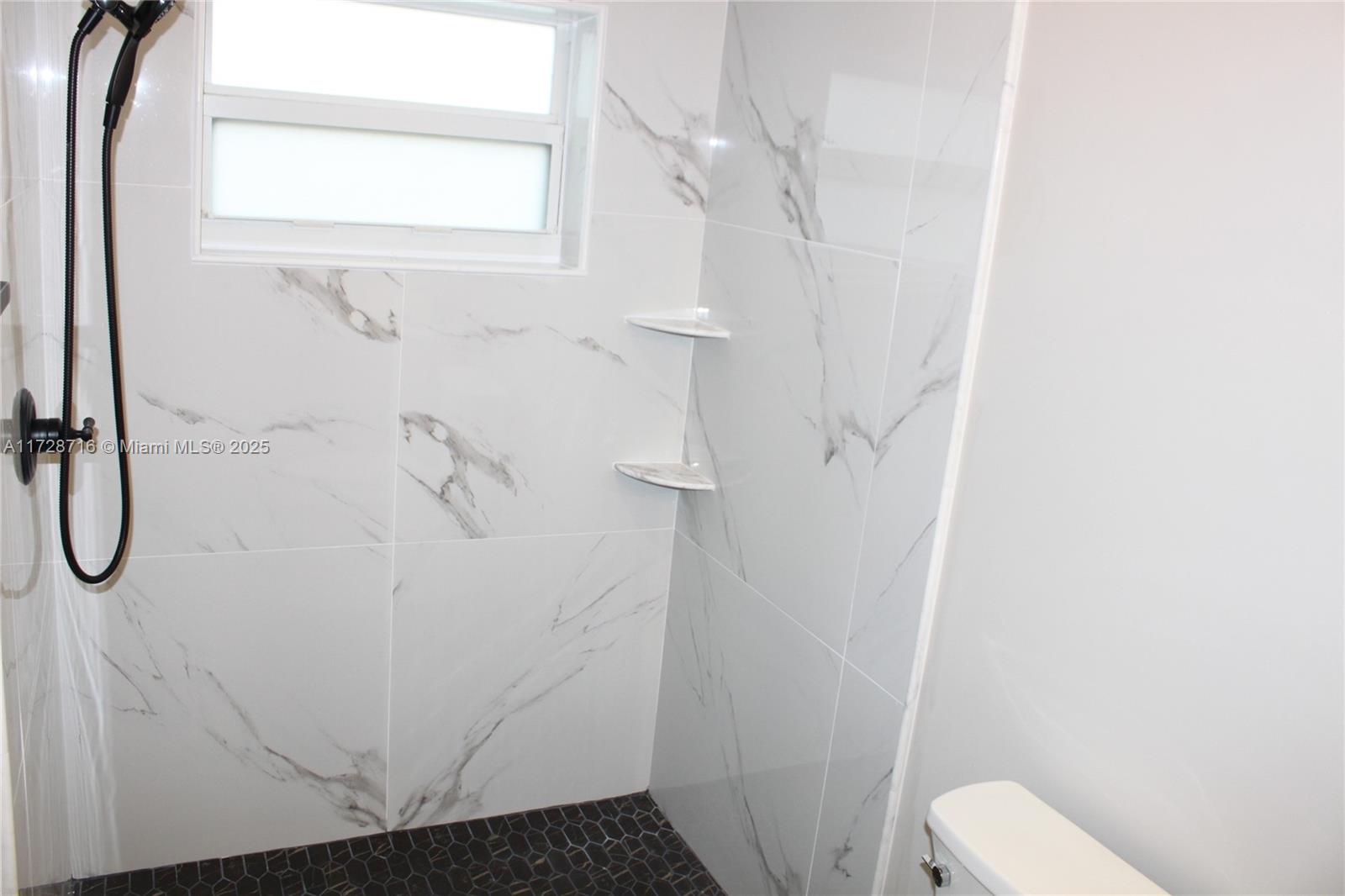 AMERITRAIL SECTION III - Residential Lease