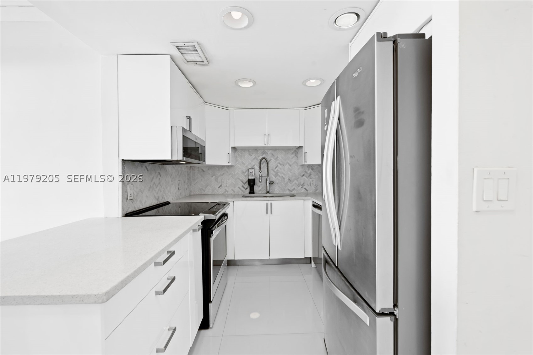 LINCOLN BAY TOWERS CONDO - Residential