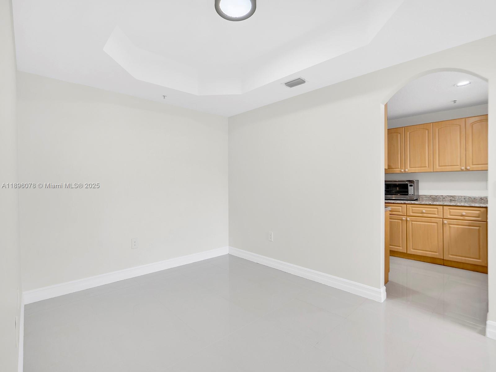 THE COURTS AT DORAL ISLES - Residential Lease