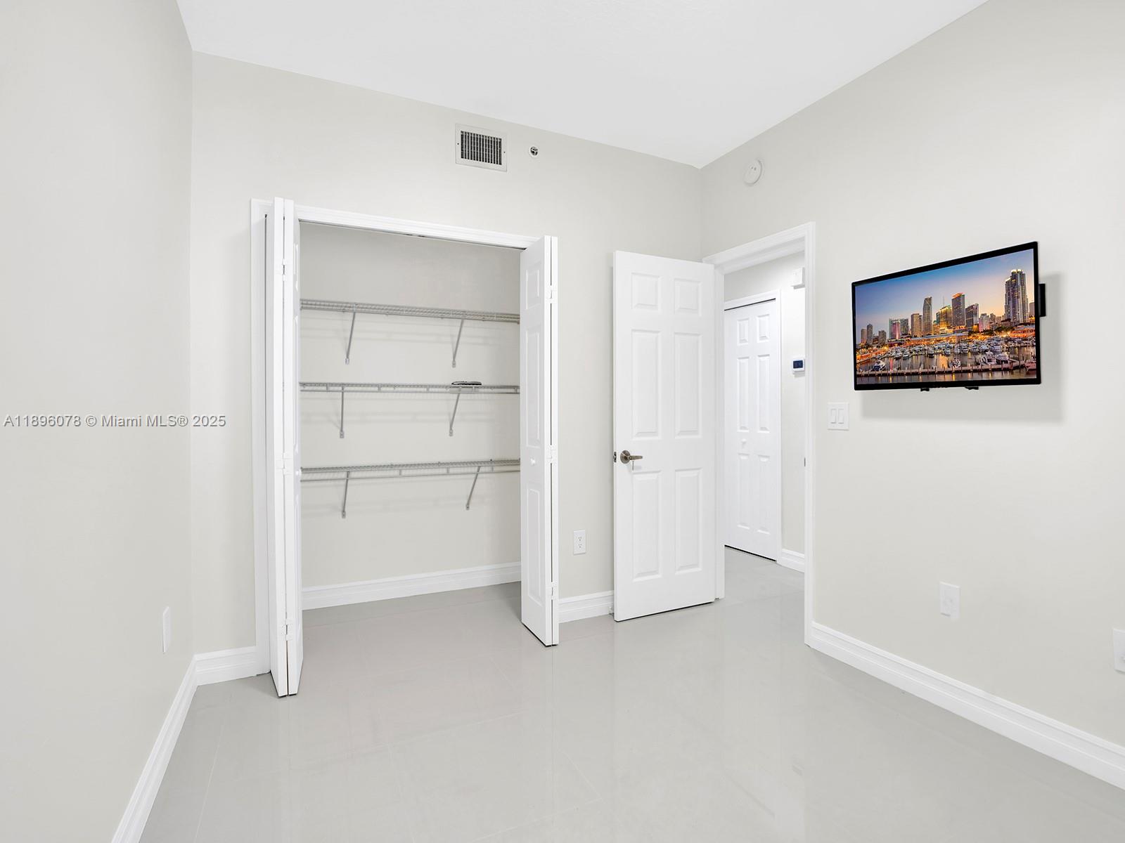 THE COURTS AT DORAL ISLES - Residential Lease