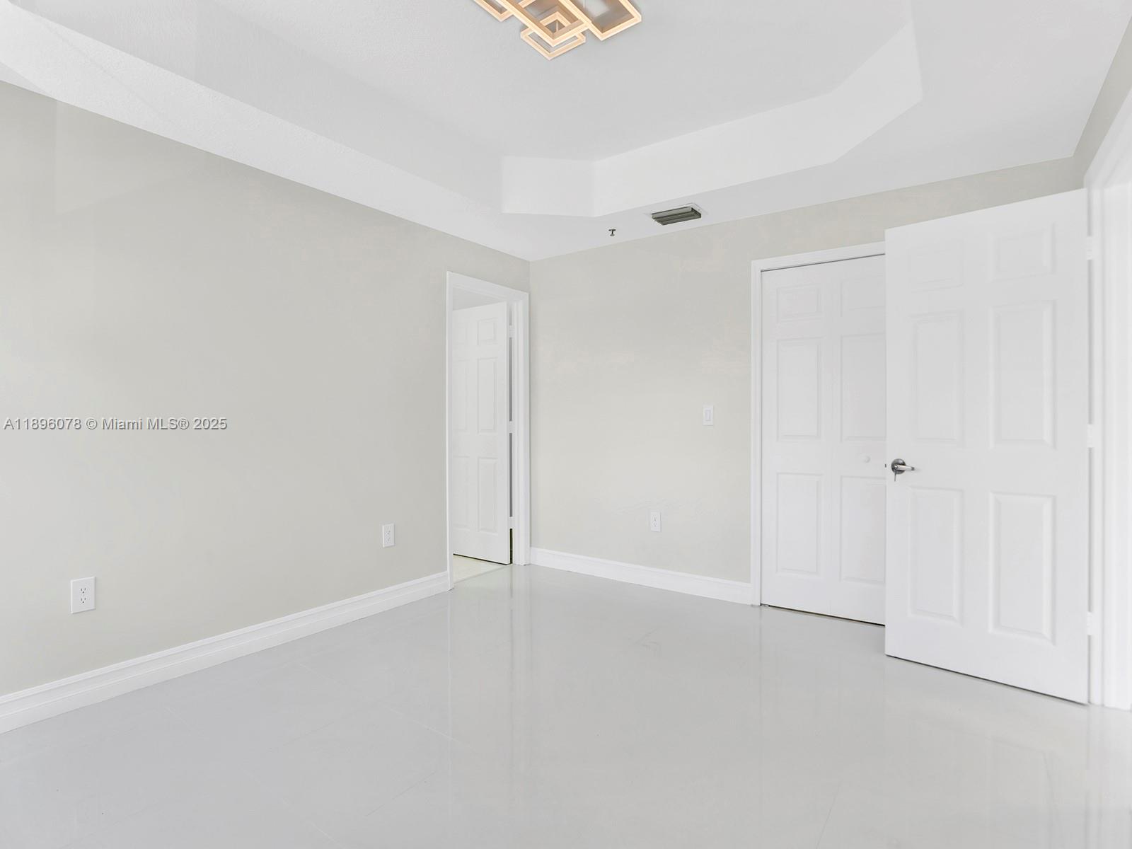 THE COURTS AT DORAL ISLES - Residential Lease