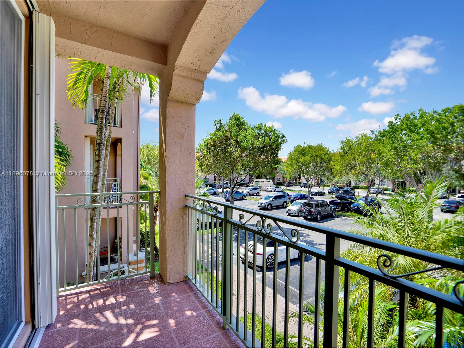 THE COURTS AT DORAL ISLES - Residential Lease