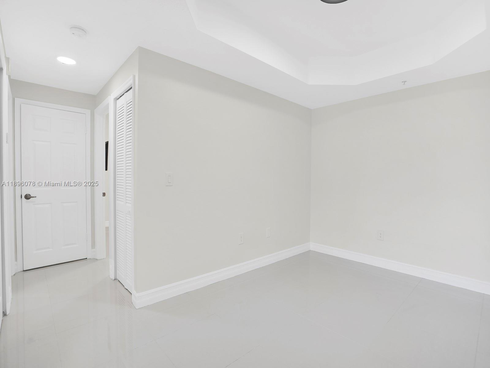 THE COURTS AT DORAL ISLES - Residential Lease