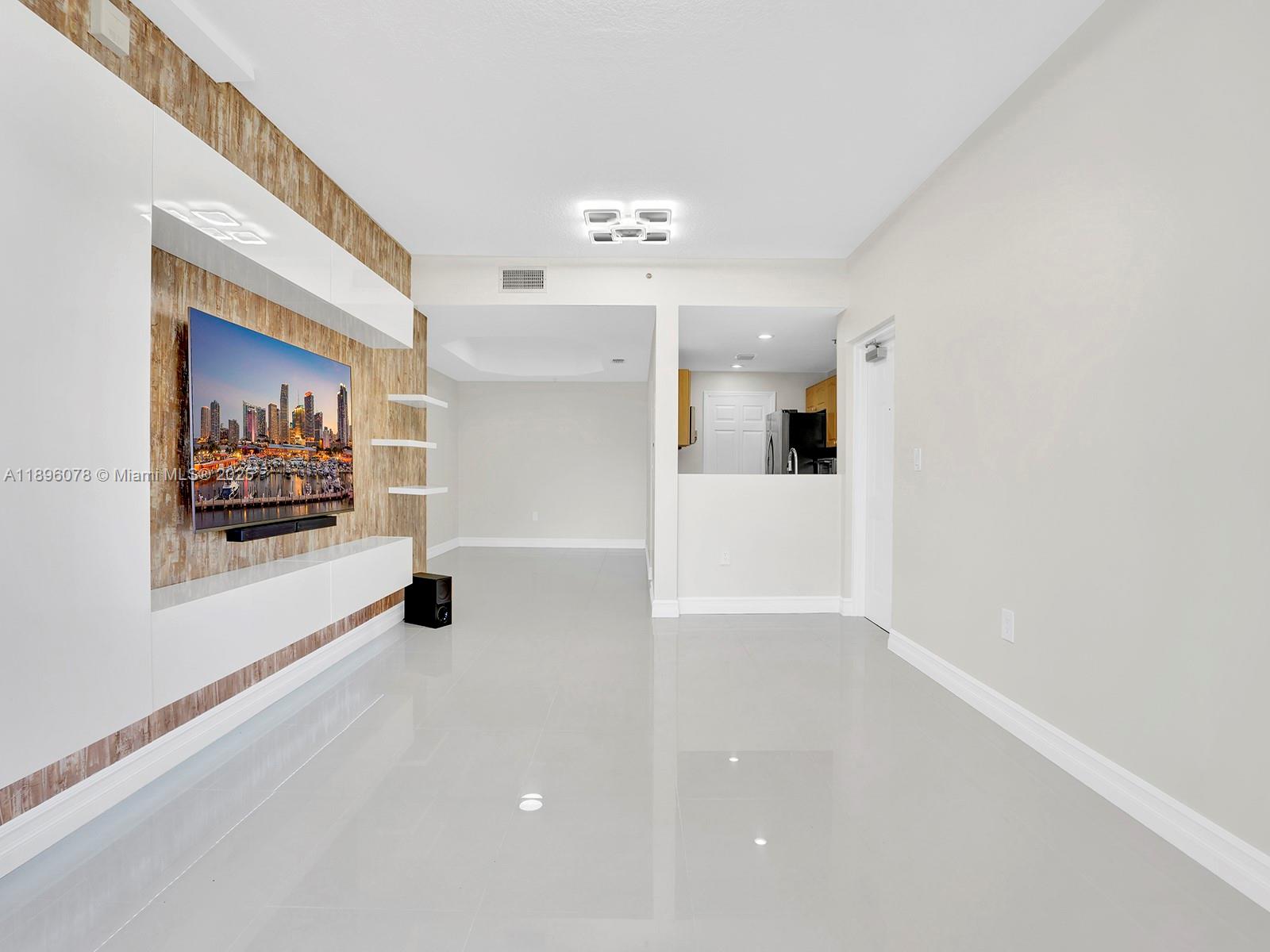 THE COURTS AT DORAL ISLES - Residential Lease