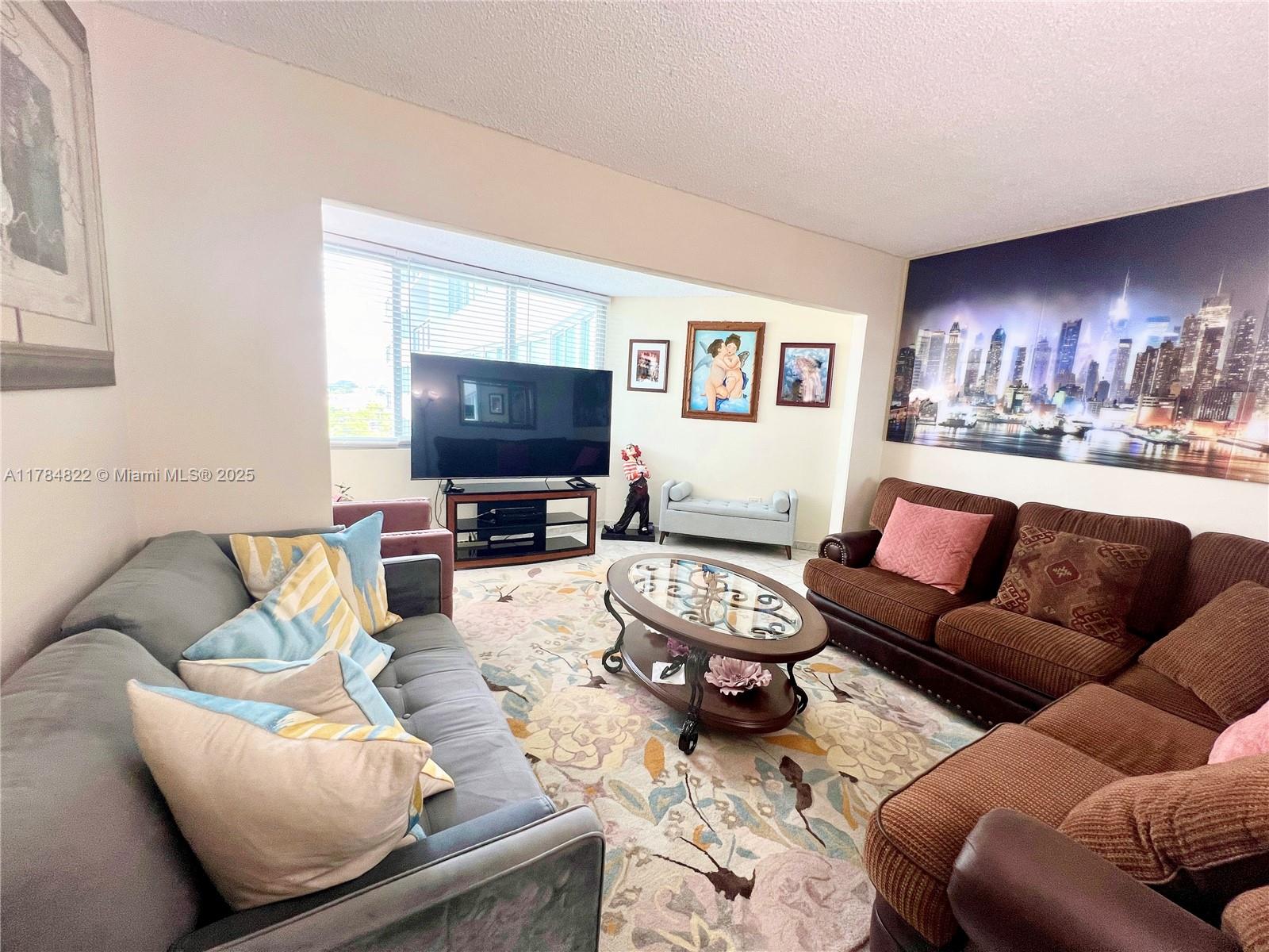 BURLEIGH HOUSE CONDO - Residential