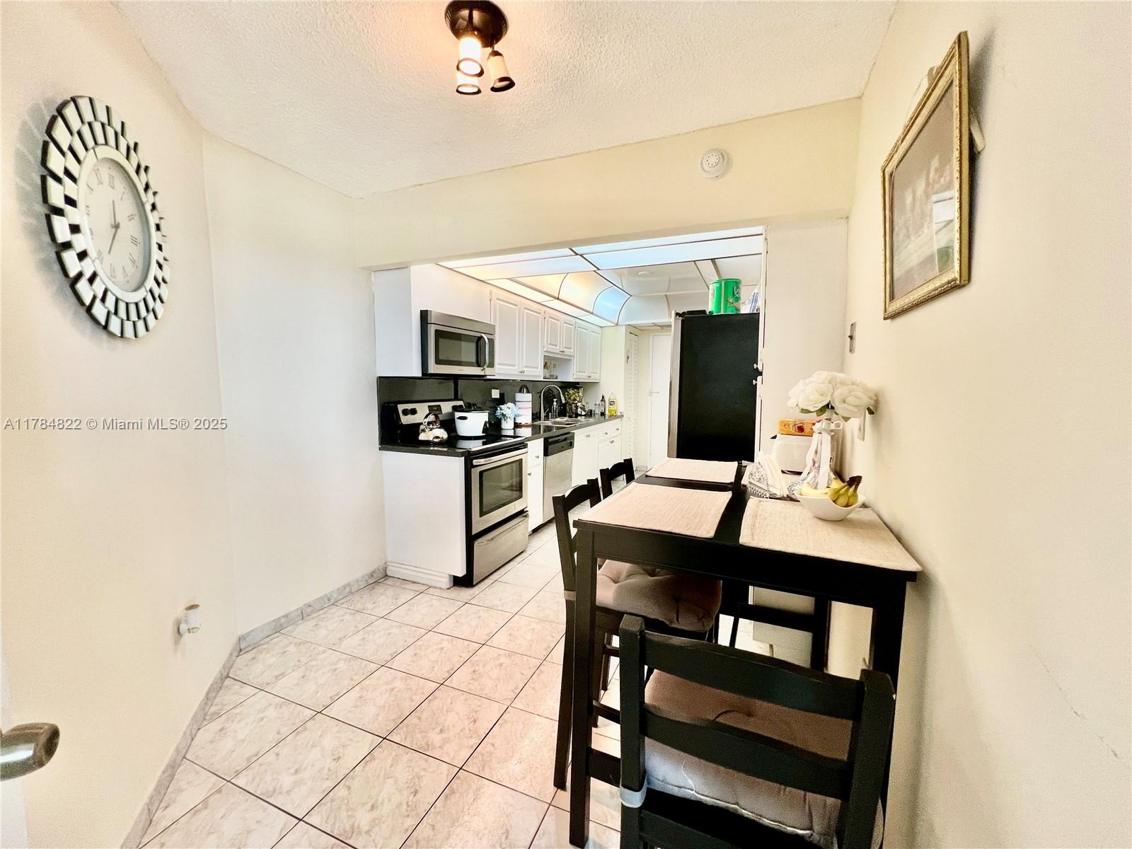 BURLEIGH HOUSE CONDO - Residential
