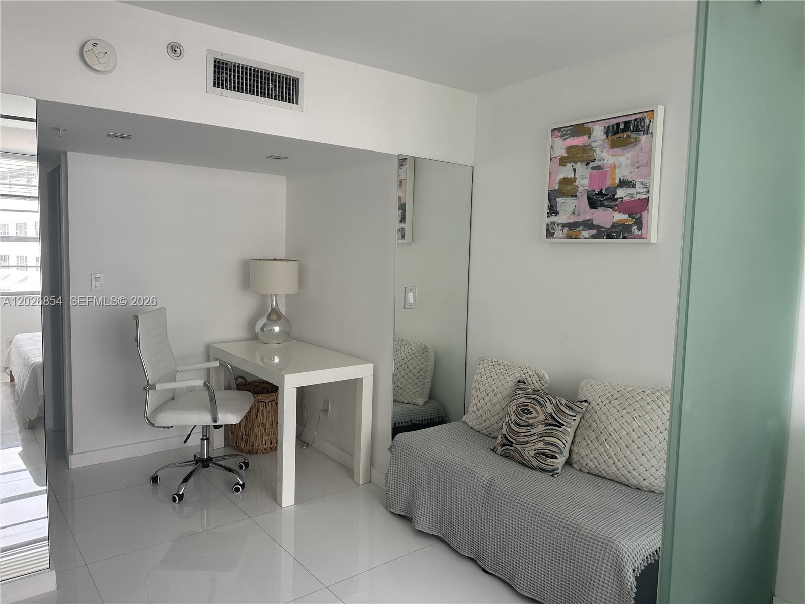 THE DECOPLAGE CONDO - Residential Lease
