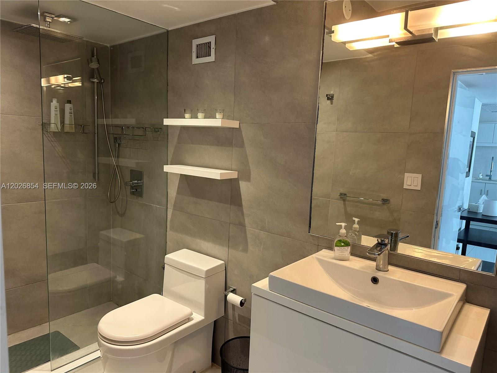 THE DECOPLAGE CONDO - Residential Lease