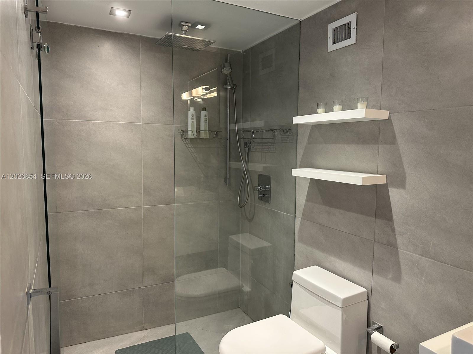 THE DECOPLAGE CONDO - Residential Lease