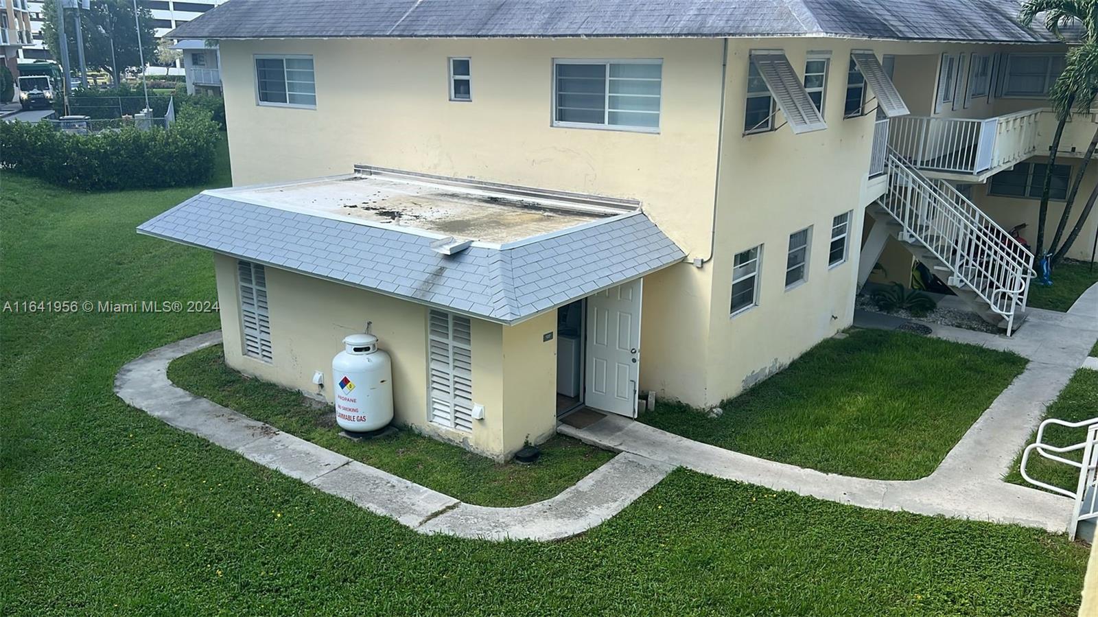 VILLAGE AT DADELAND CONDO - Residential