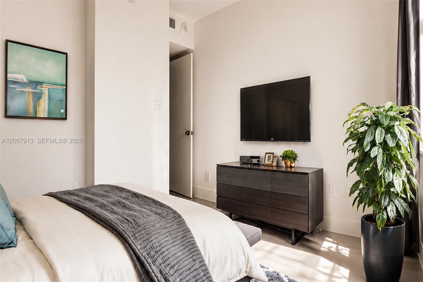 5600 CONDO - Residential