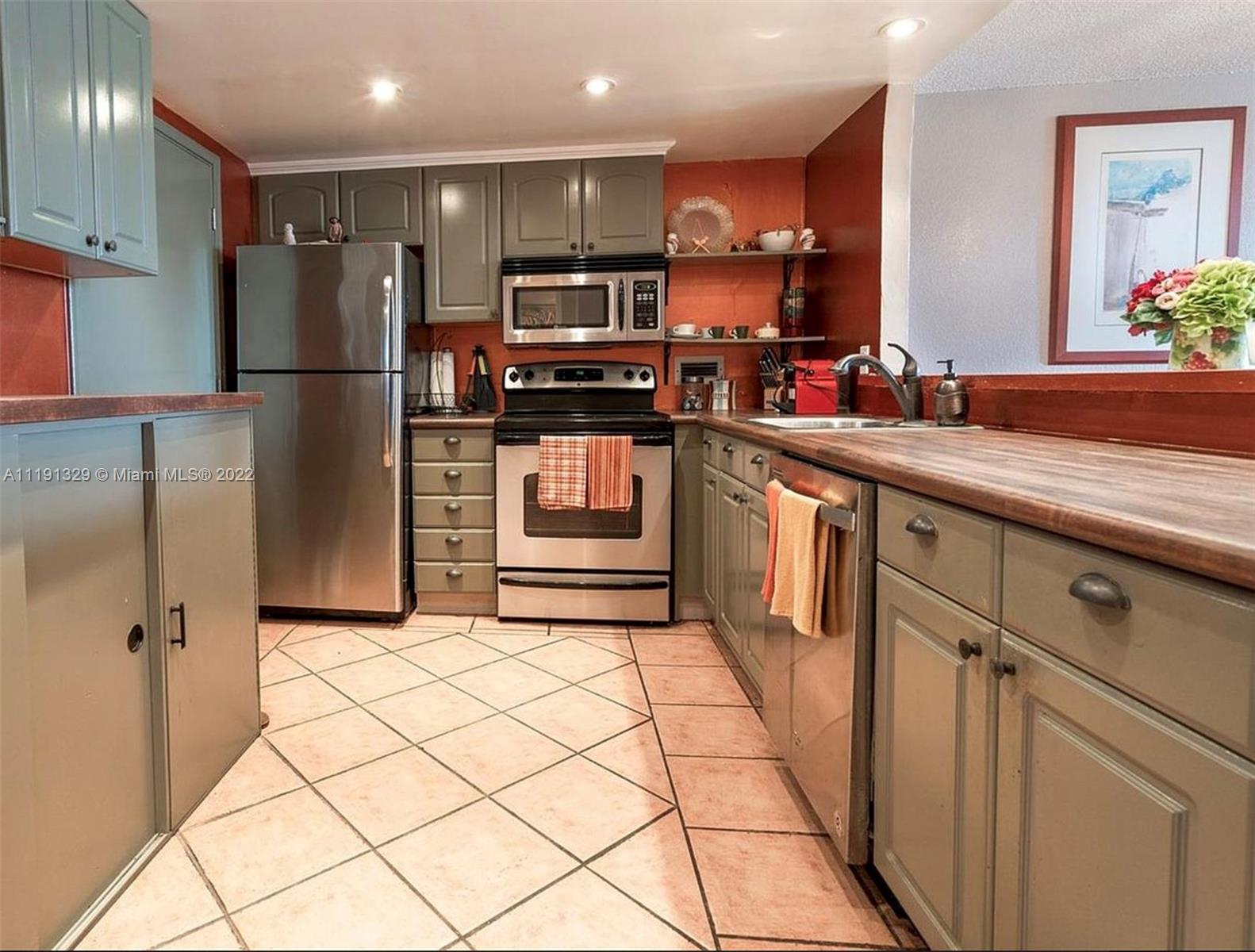 ADMIRAL TOWERS CONDO - Residential Lease