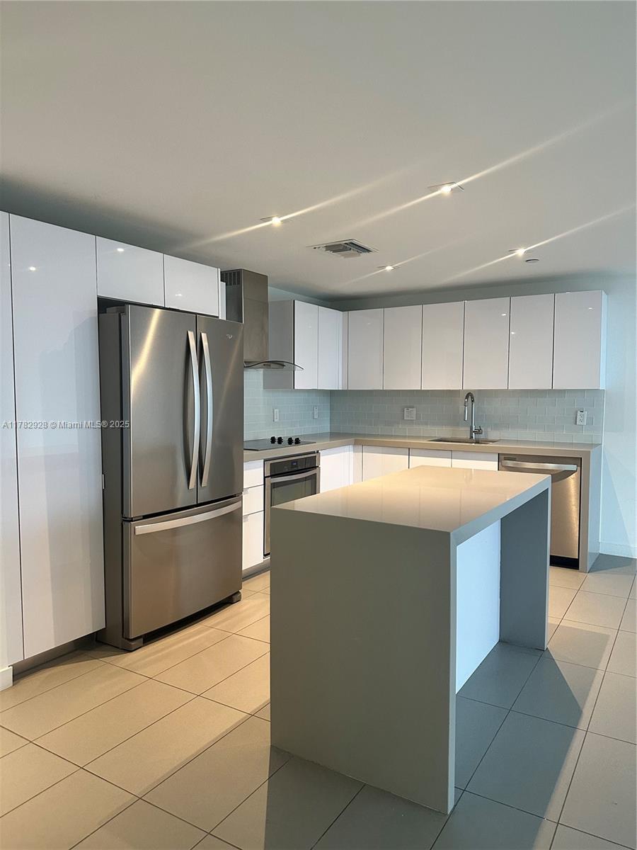 CANVAS CONDO - Residential