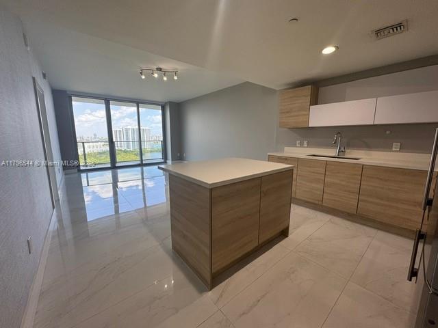 THE HARBOUR NORTH CONDO - Residential