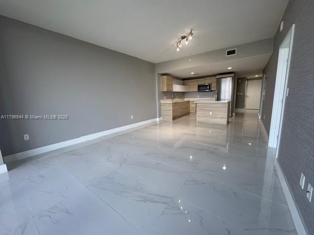 THE HARBOUR NORTH CONDO - Residential