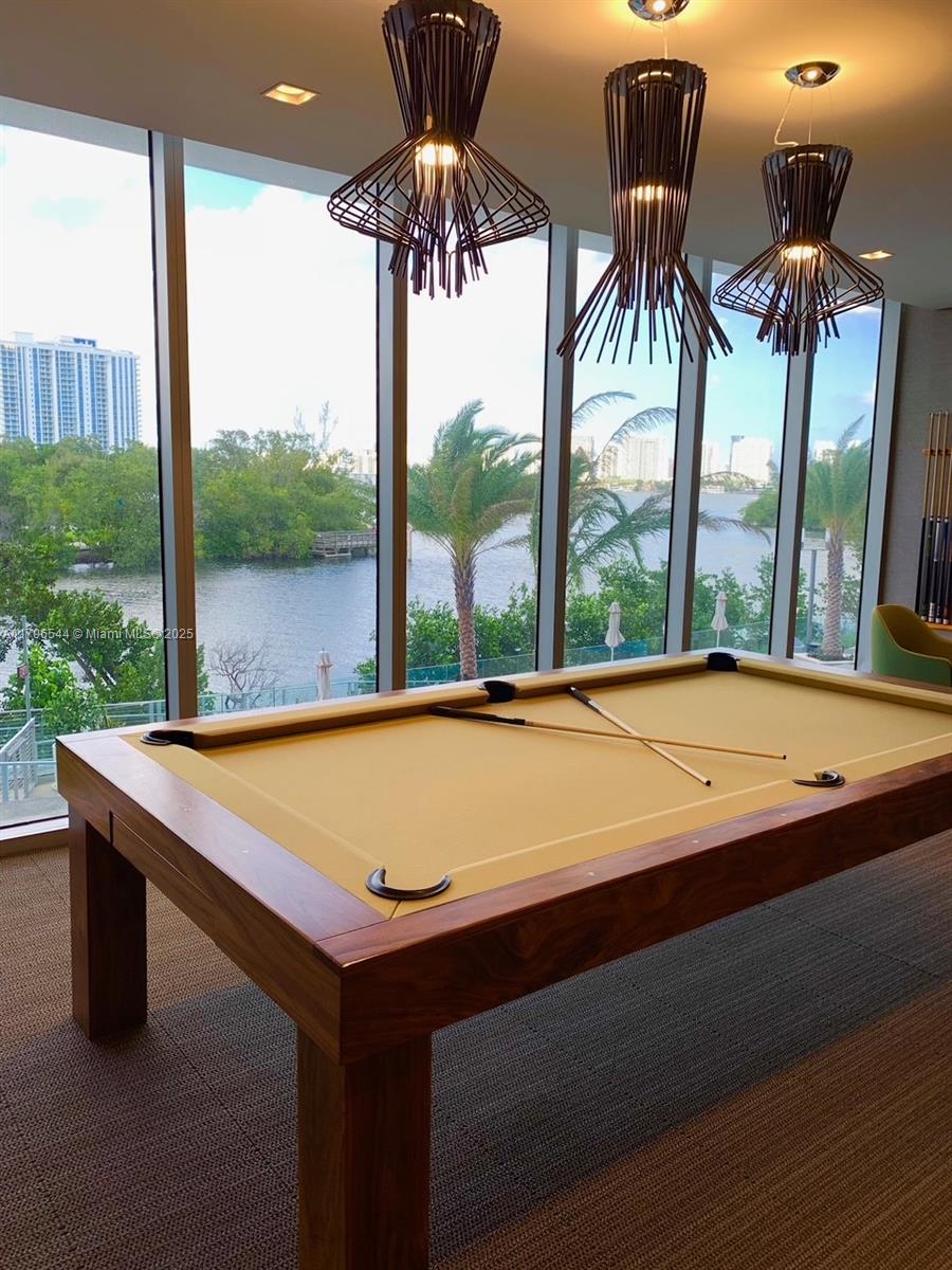 THE HARBOUR NORTH CONDO - Residential