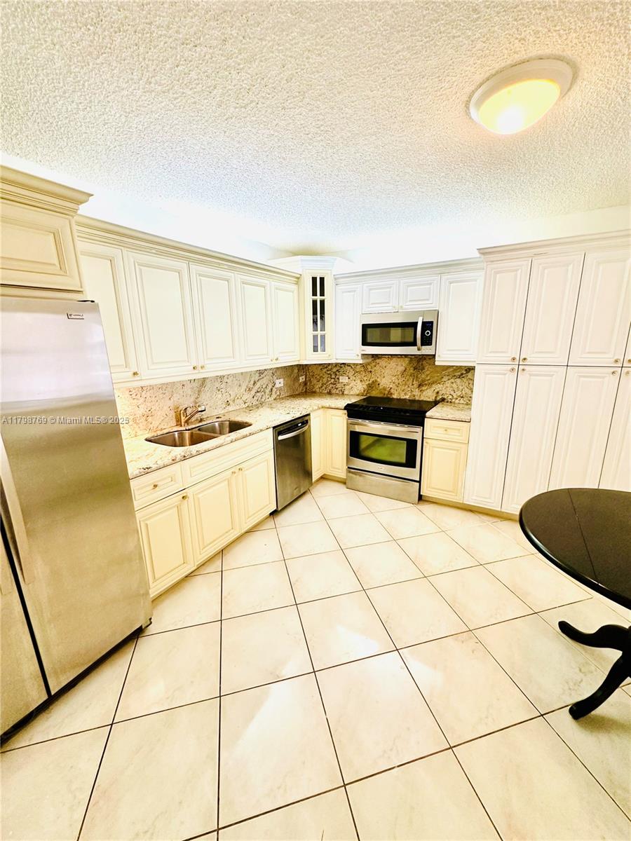 CHAMPLAIN TOWERS EAST CON - Residential