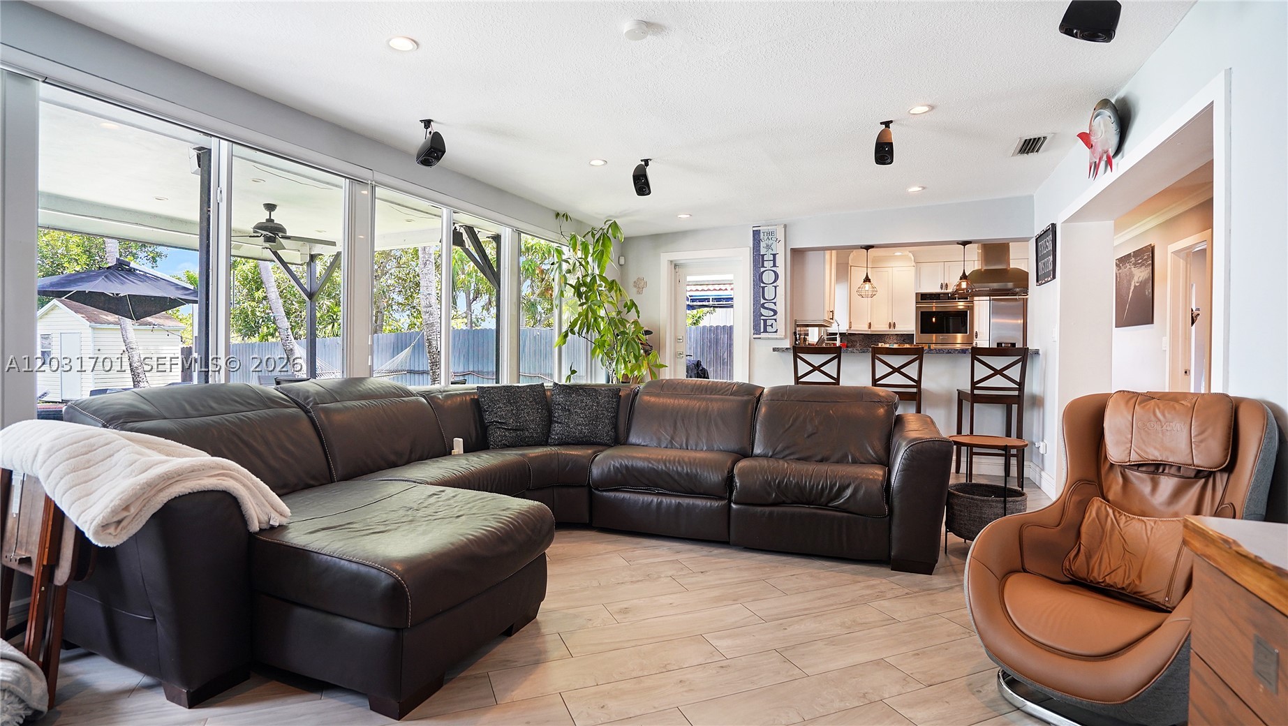 LAKE LAURENCE EST 1ST ADD - Residential