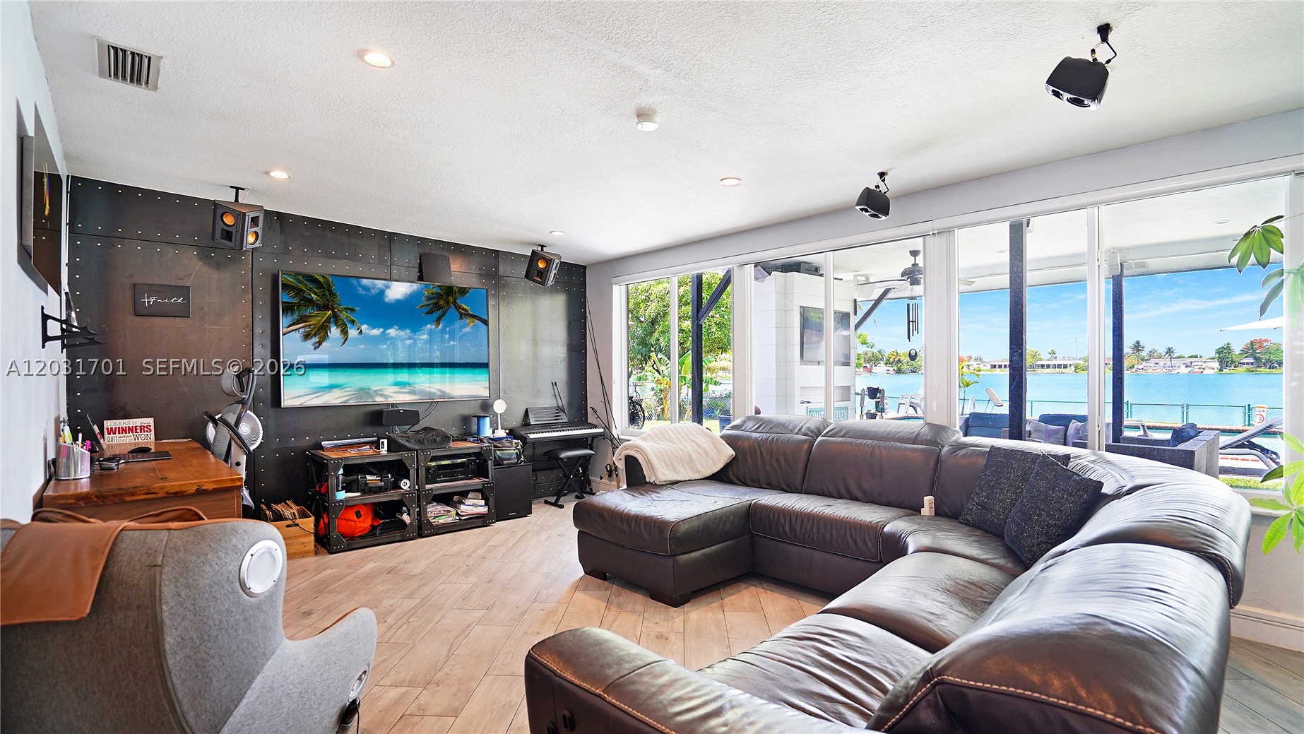 LAKE LAURENCE EST 1ST ADD - Residential