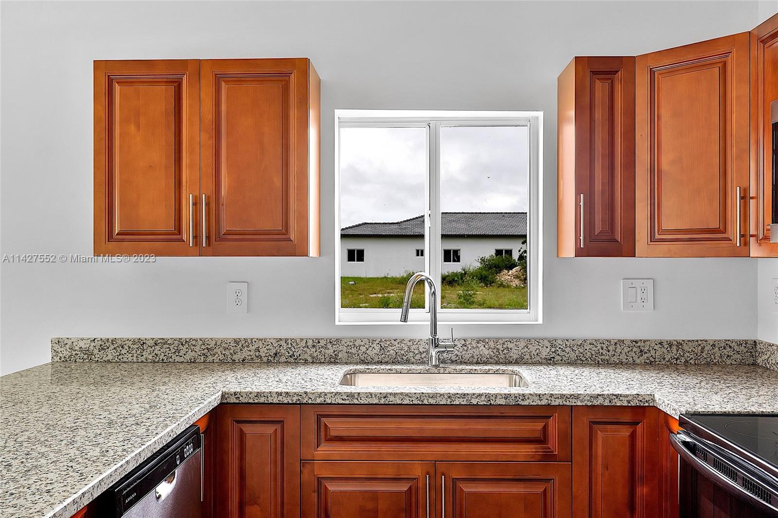 LUXOR HOMES - Residential Lease