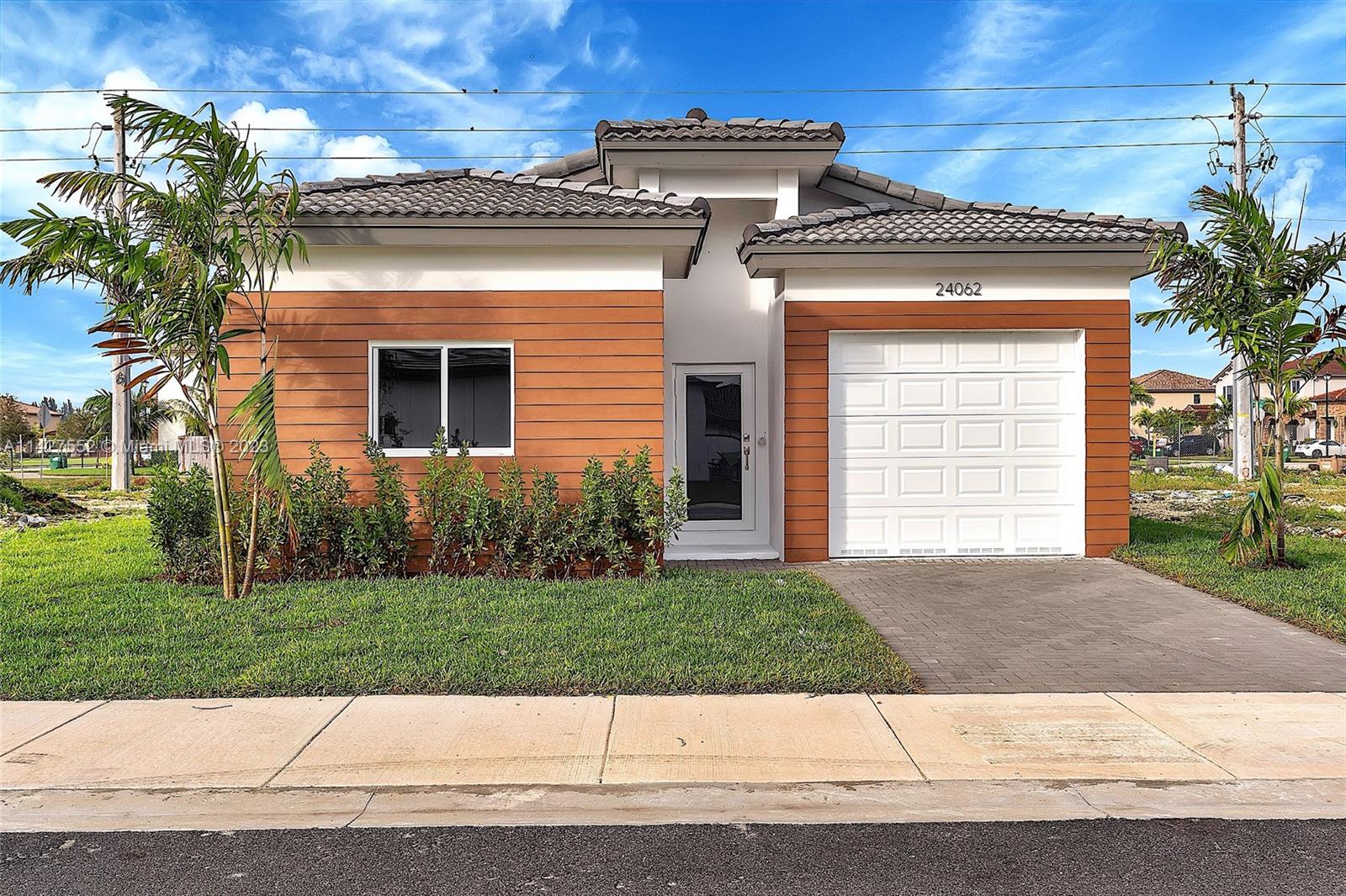 LUXOR HOMES - Residential Lease