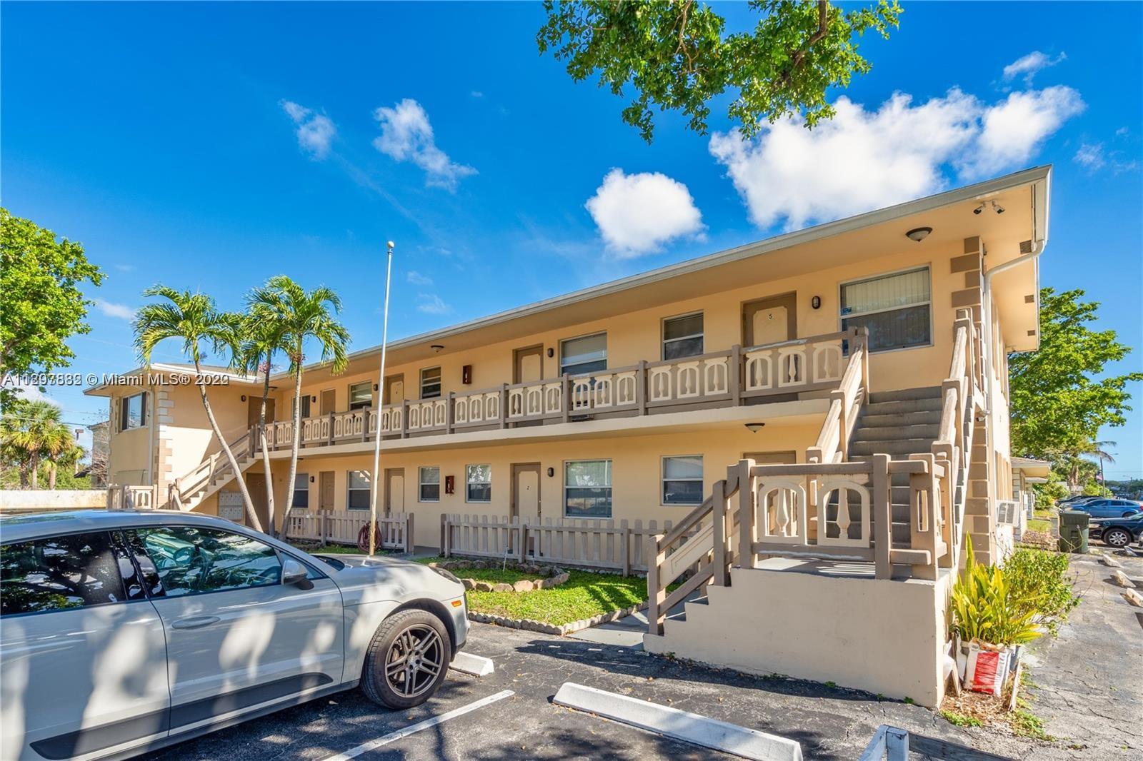 Awesome opportunity to rent in the heart of Oakland Park. Updated 1/1 with new flooring and kitchen. Do not miss
out on this opportunity. Rapid Approval!