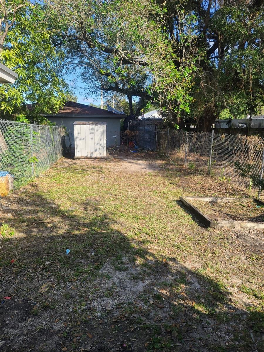 BUENA VISTA GARDENS EXTEN - Residential Lease