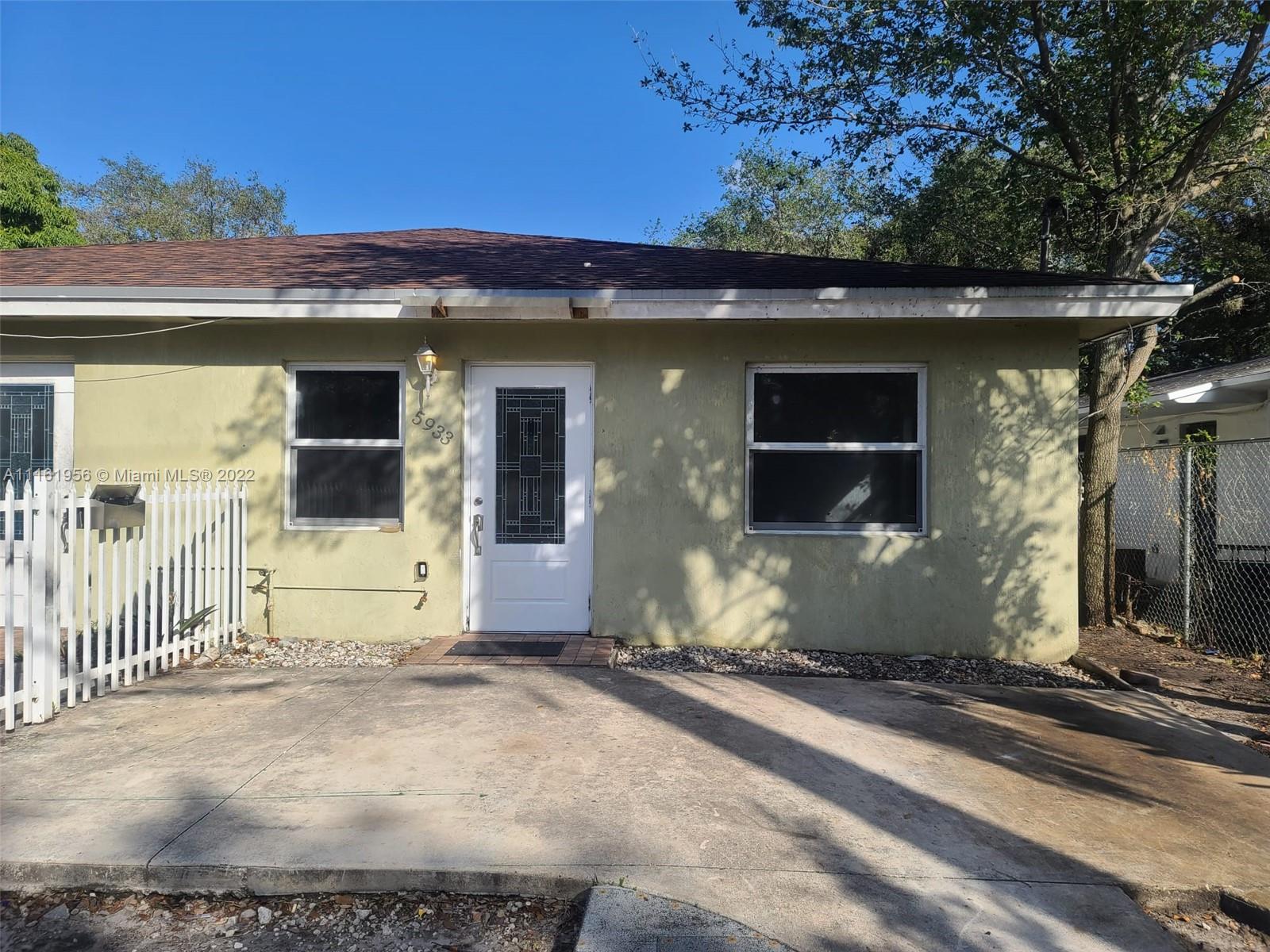 BUENA VISTA GARDENS EXTEN - Residential Lease