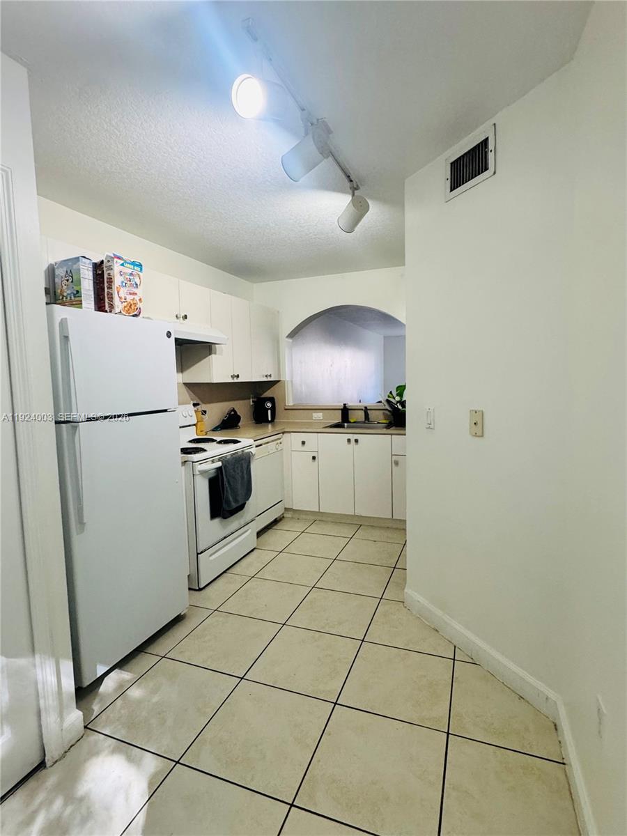 VENETIA GARDENS SOUTH CON - Residential