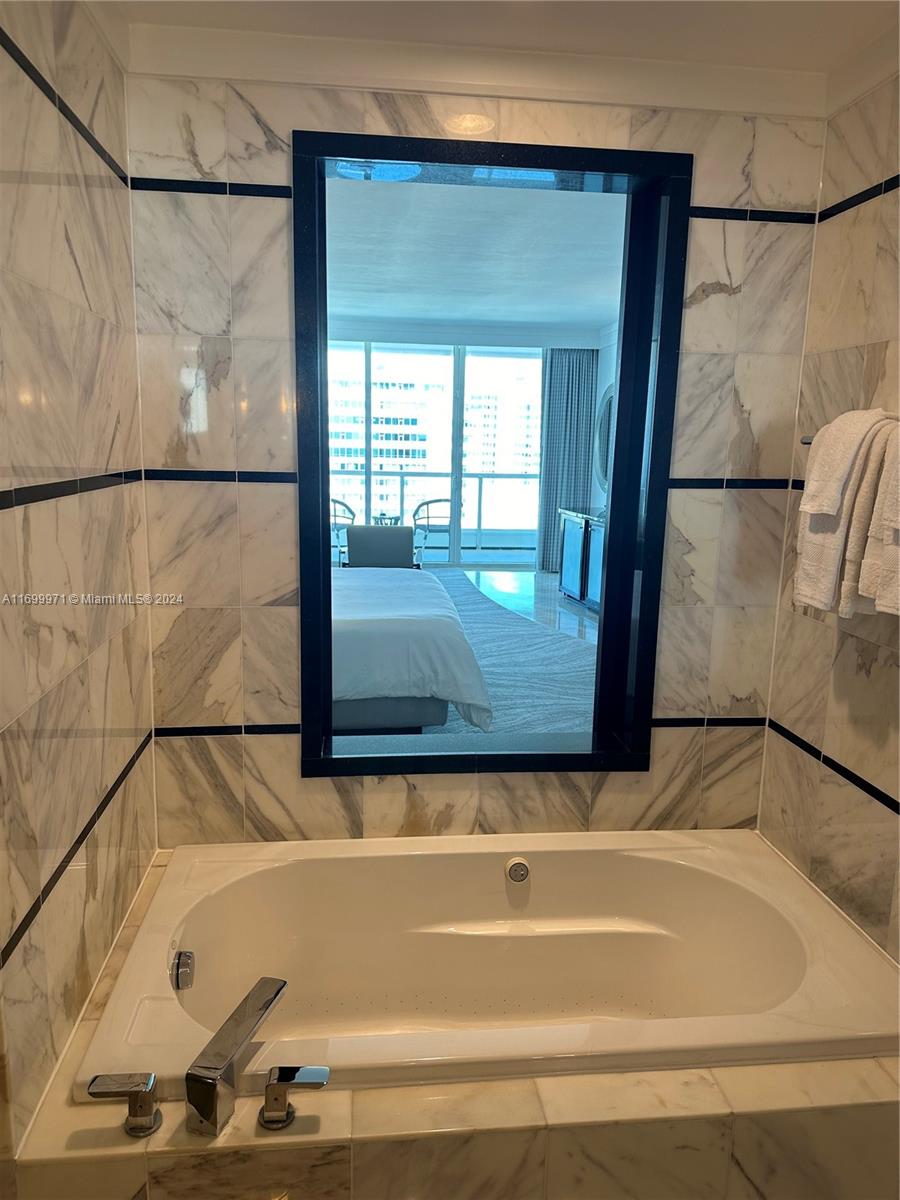 FONTAINEBLEAU III OCEAN C - Residential