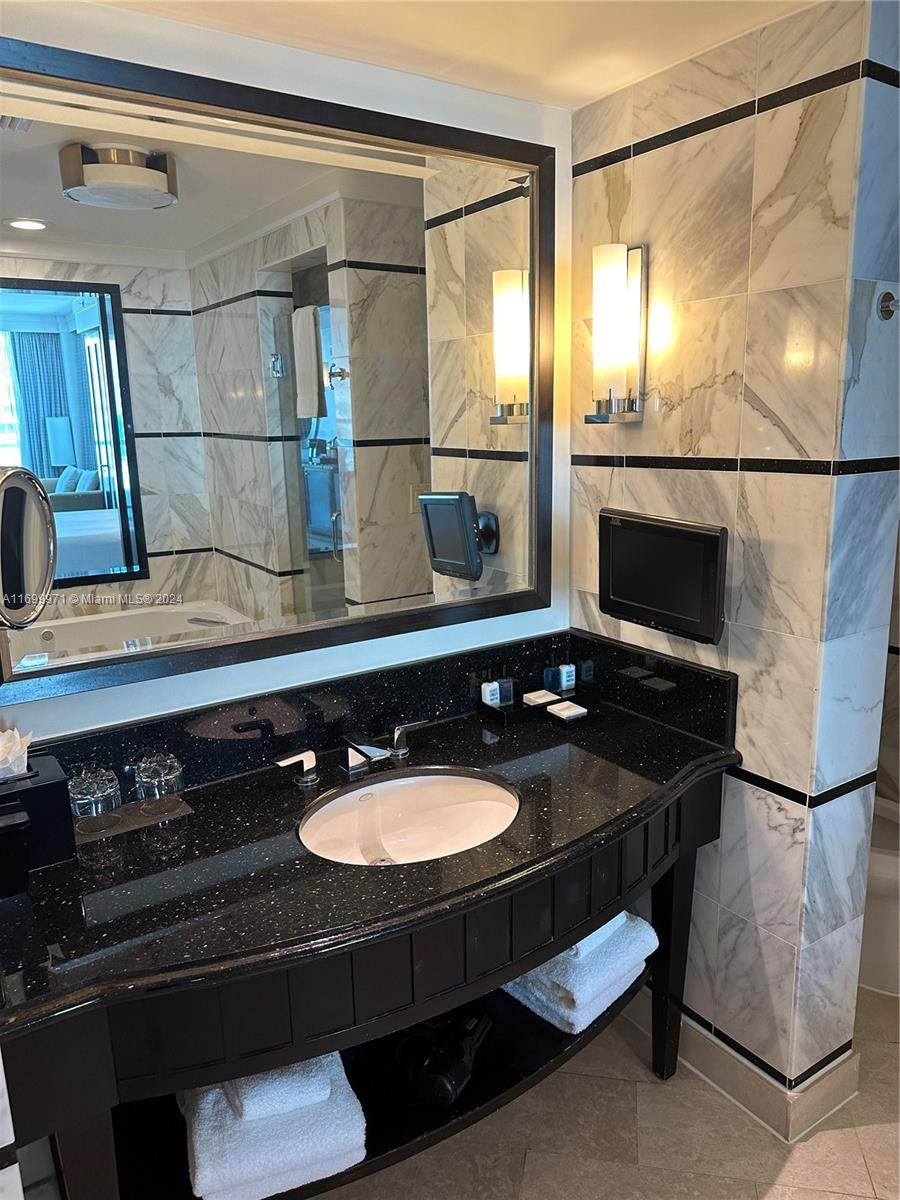 FONTAINEBLEAU III OCEAN C - Residential