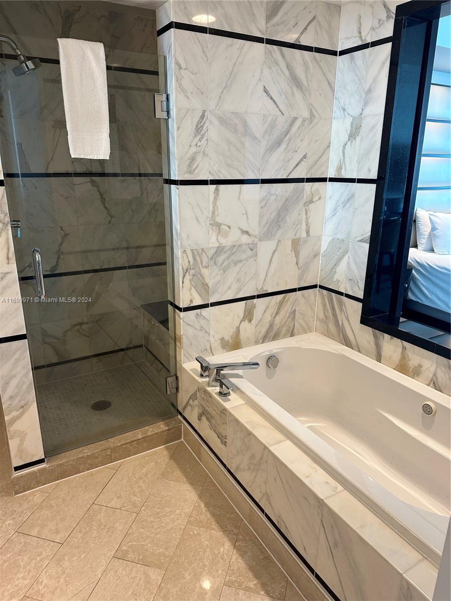 FONTAINEBLEAU III OCEAN C - Residential