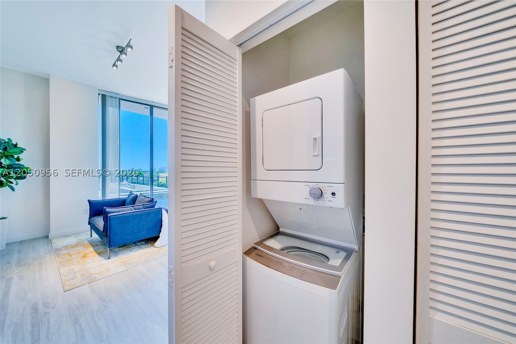 HOLLYWOOD - Residential Lease