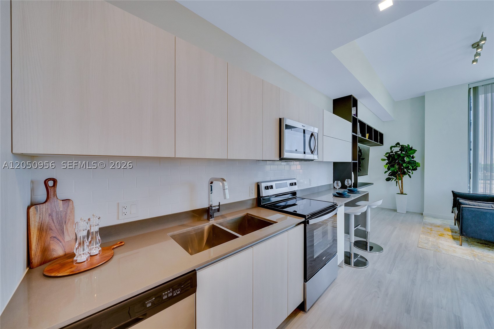 HOLLYWOOD - Residential Lease