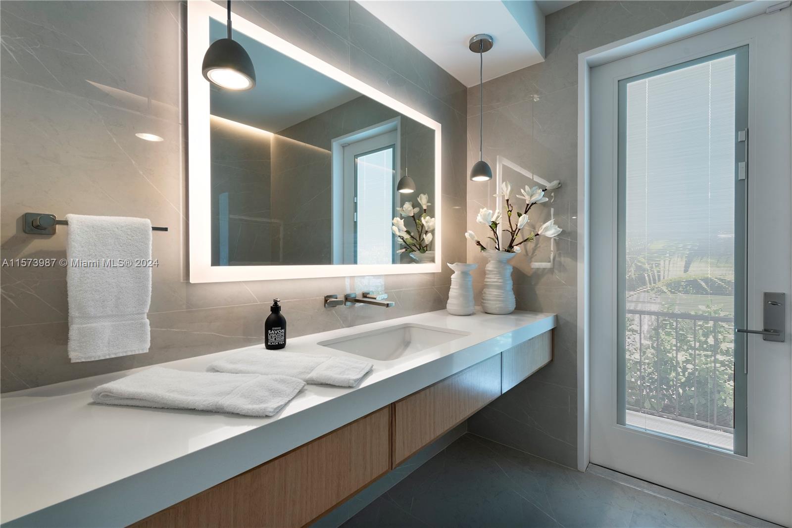 EARLETON SHORES - Residential