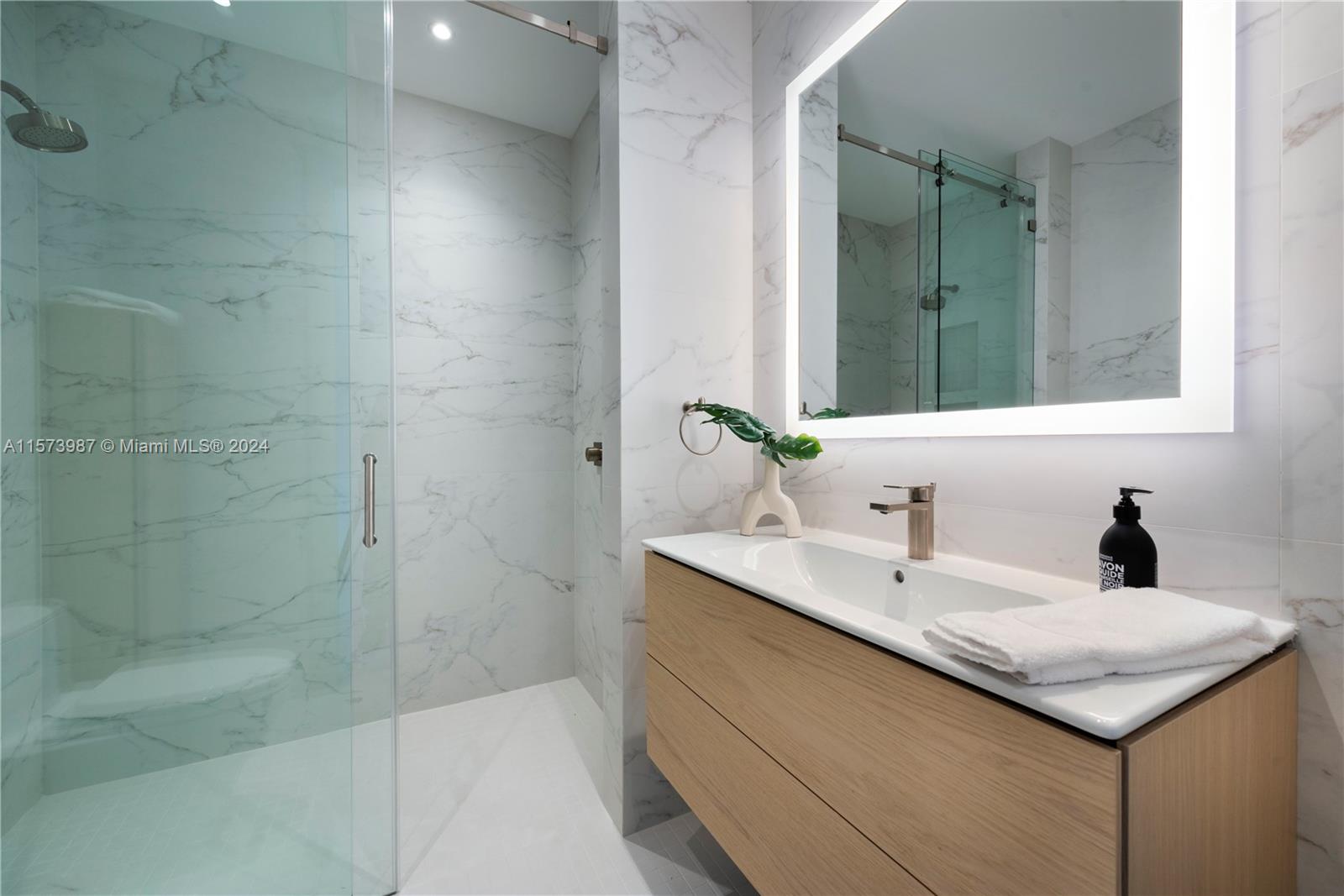 EARLETON SHORES - Residential