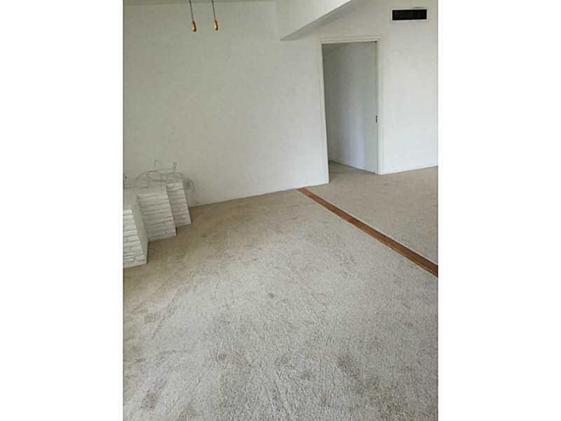 VERY LARGE 2 BEDROOM 2 BATH, VERY QUIET BUILDING, BRAND NEW CARPET AND PAINT. CLOSE TO SCHOOL, HOUSES OF WORSHIP, THE BEACH... AVAILABLE NOV 16TH. MORE PICTURES COMING SOON!