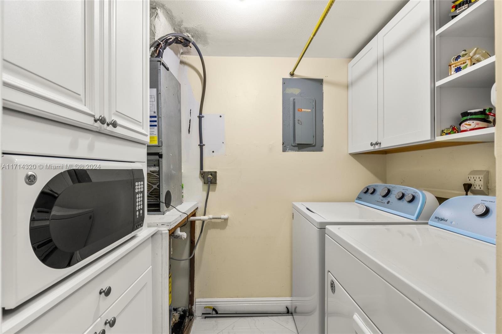 PINE RIDGE SOUTH IV CONDO - Residential Lease