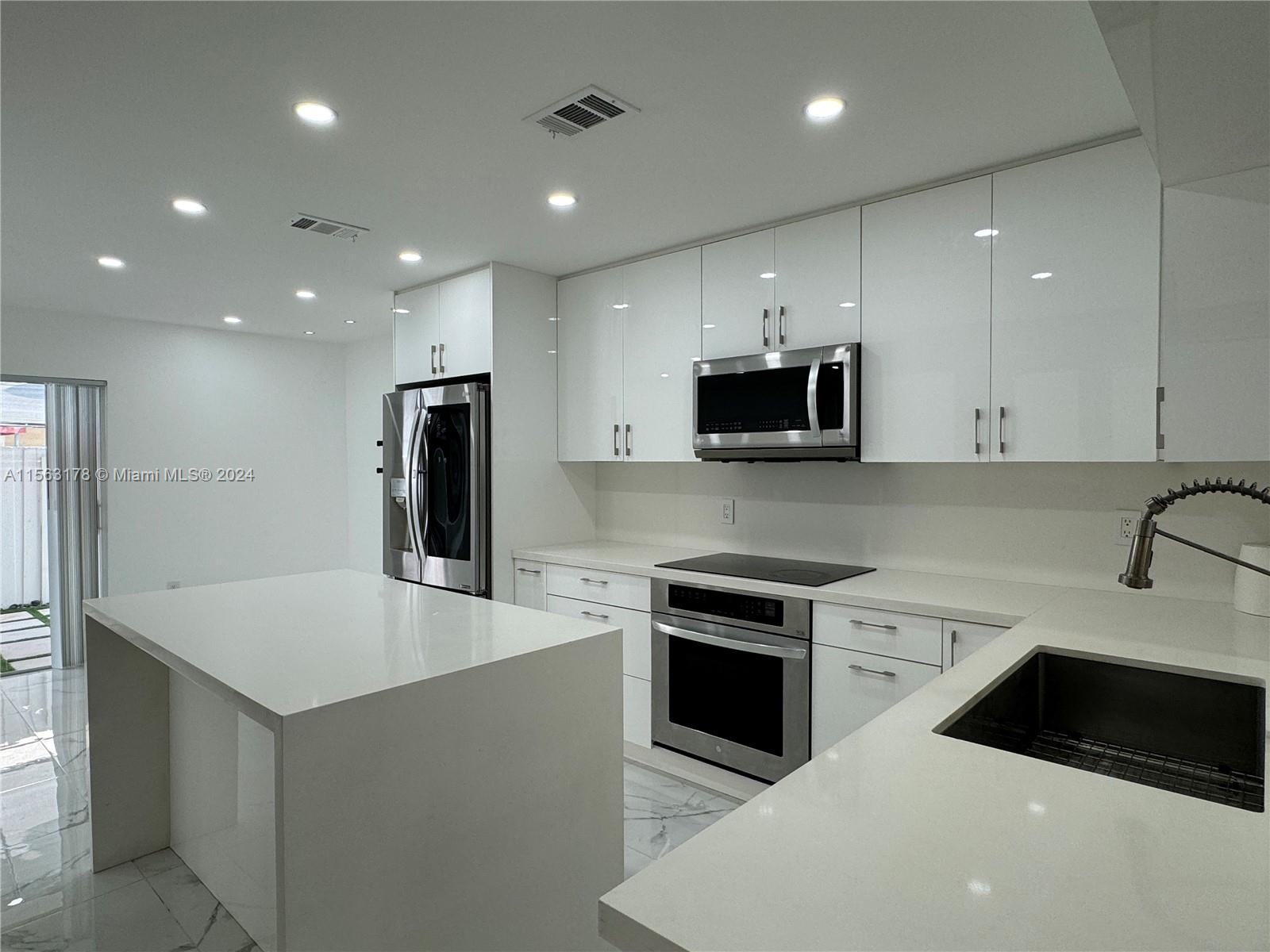 KENDALE LAKES NORTH SEC 9 - Residential Lease