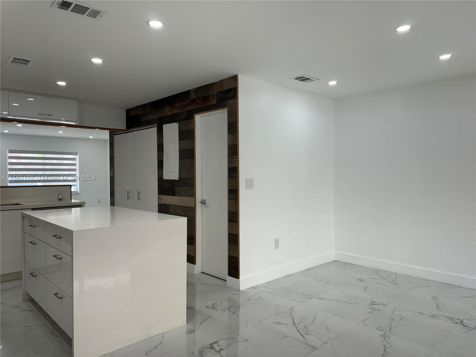 KENDALE LAKES NORTH SEC 9 - Residential Lease