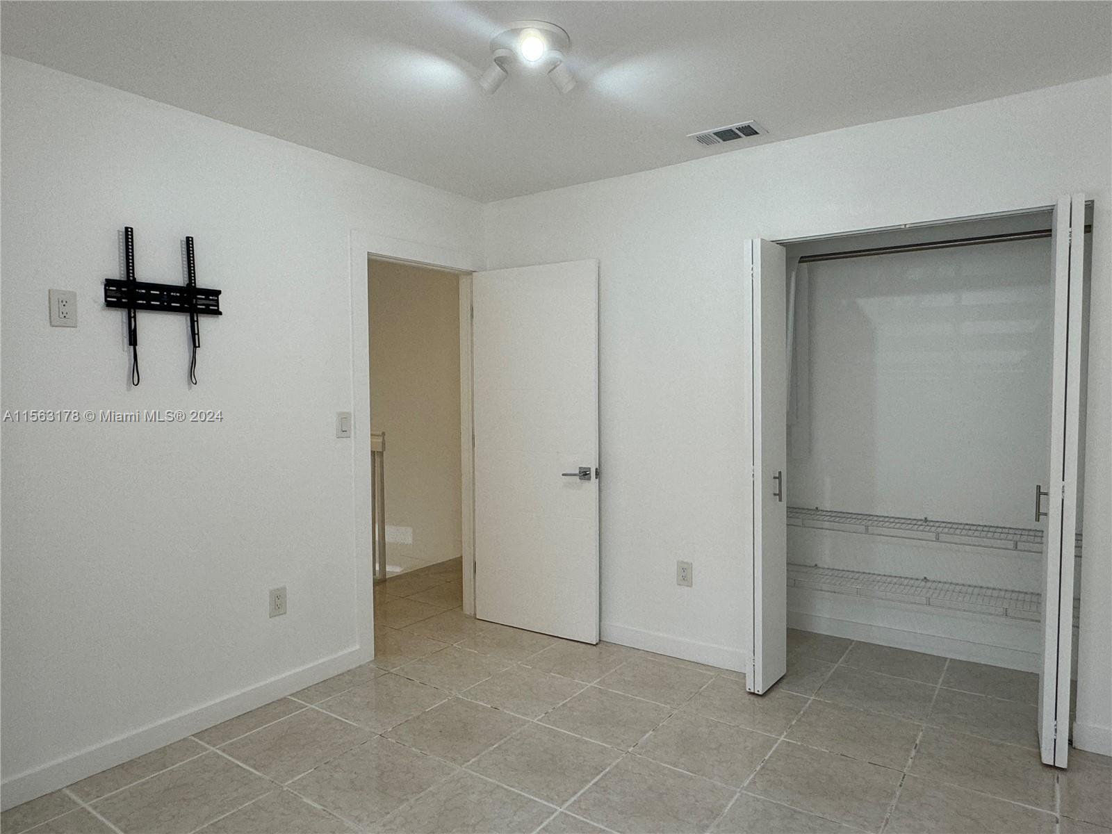 KENDALE LAKES NORTH SEC 9 - Residential Lease