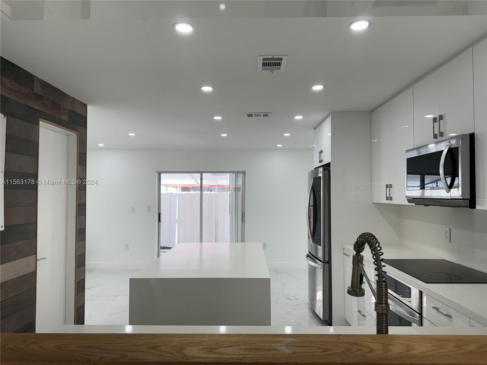 KENDALE LAKES NORTH SEC 9 - Residential Lease