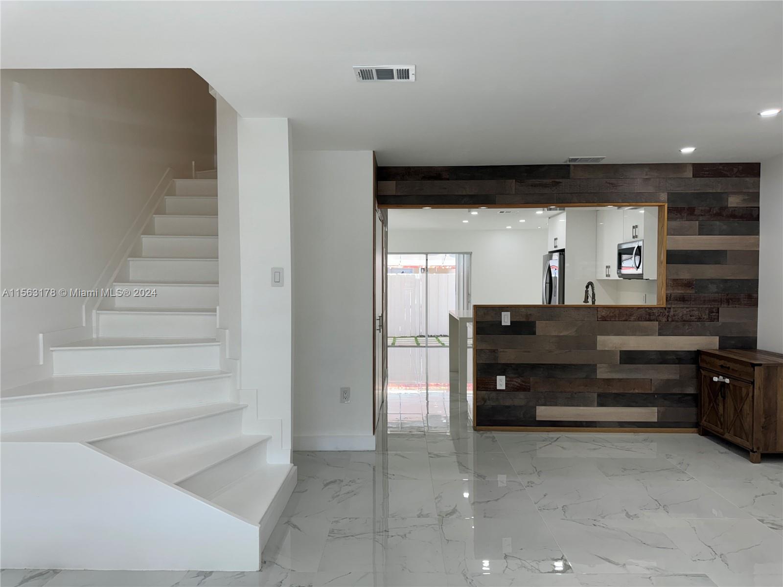 KENDALE LAKES NORTH SEC 9 - Residential Lease