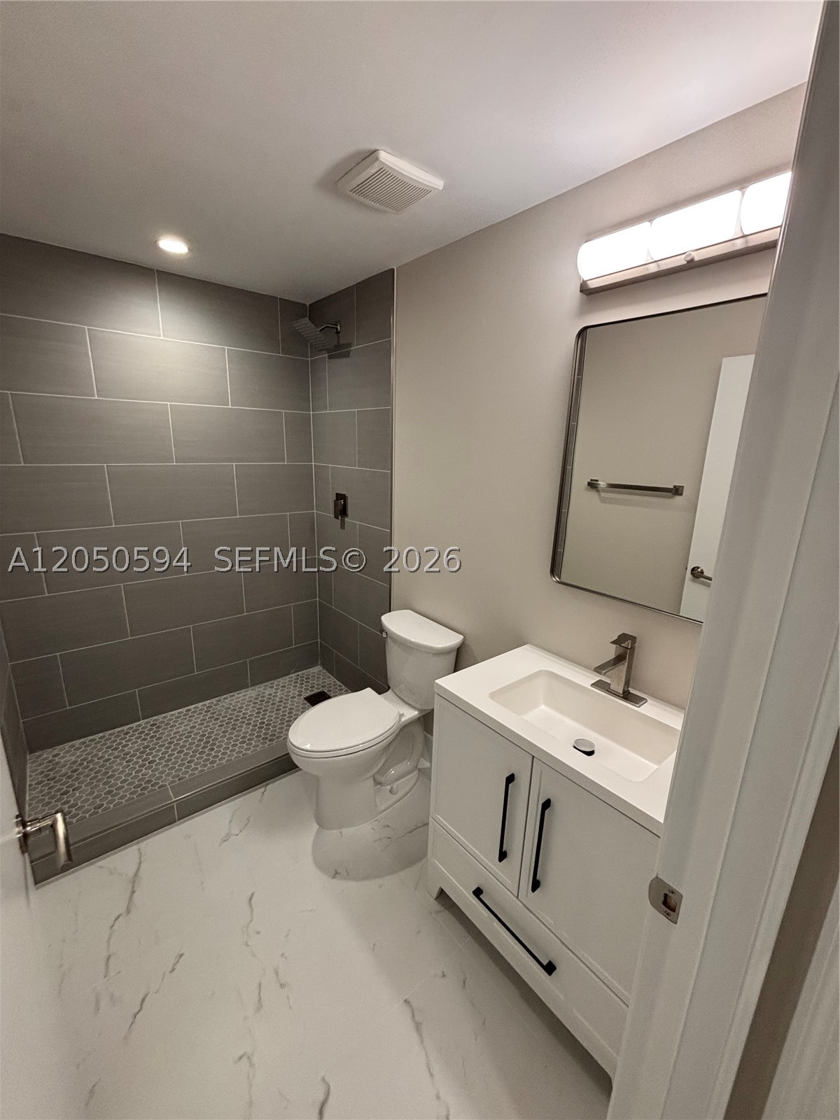 THE COURTS AT DORAL ISLES - Residential Lease