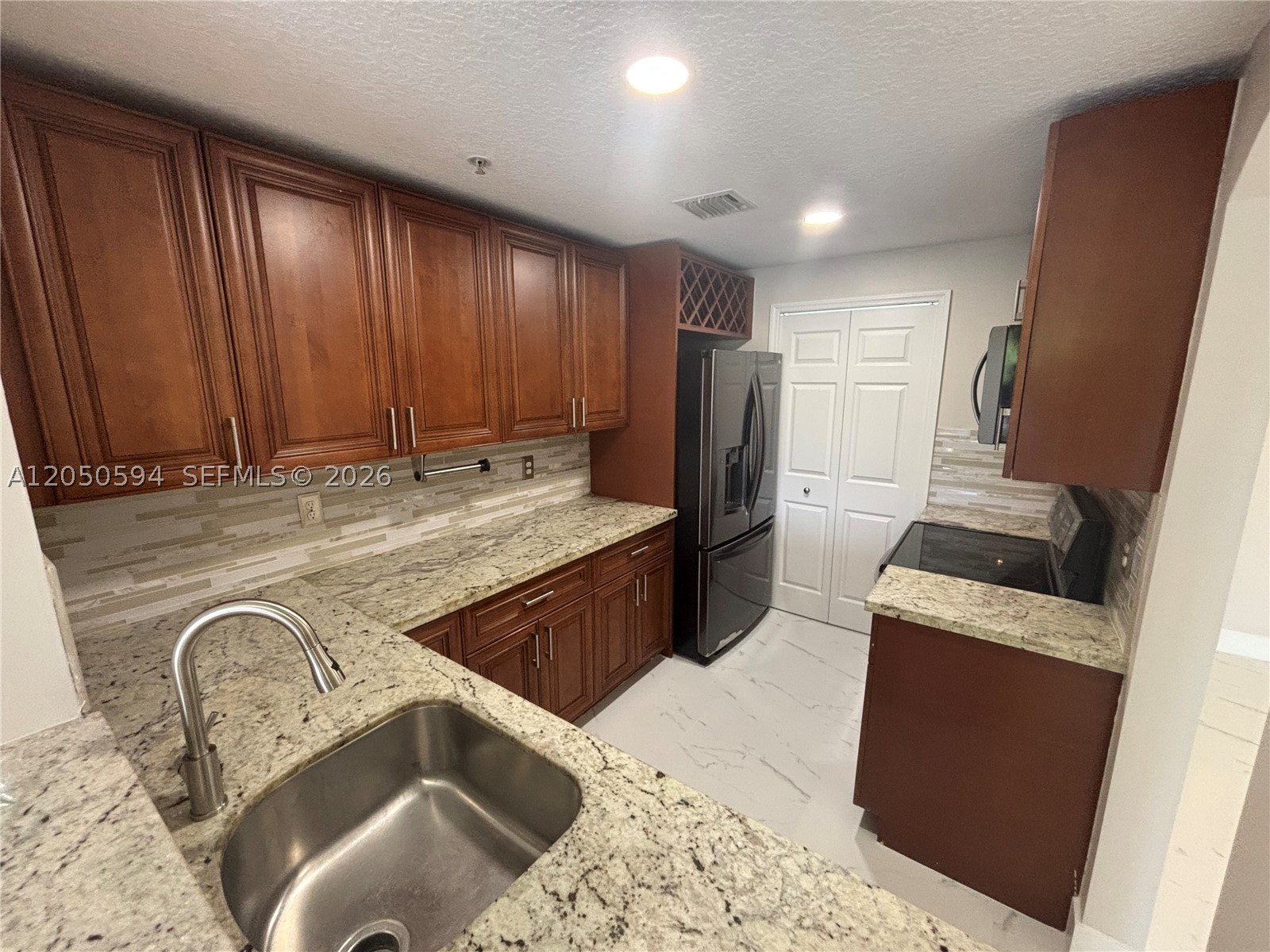 THE COURTS AT DORAL ISLES - Residential Lease