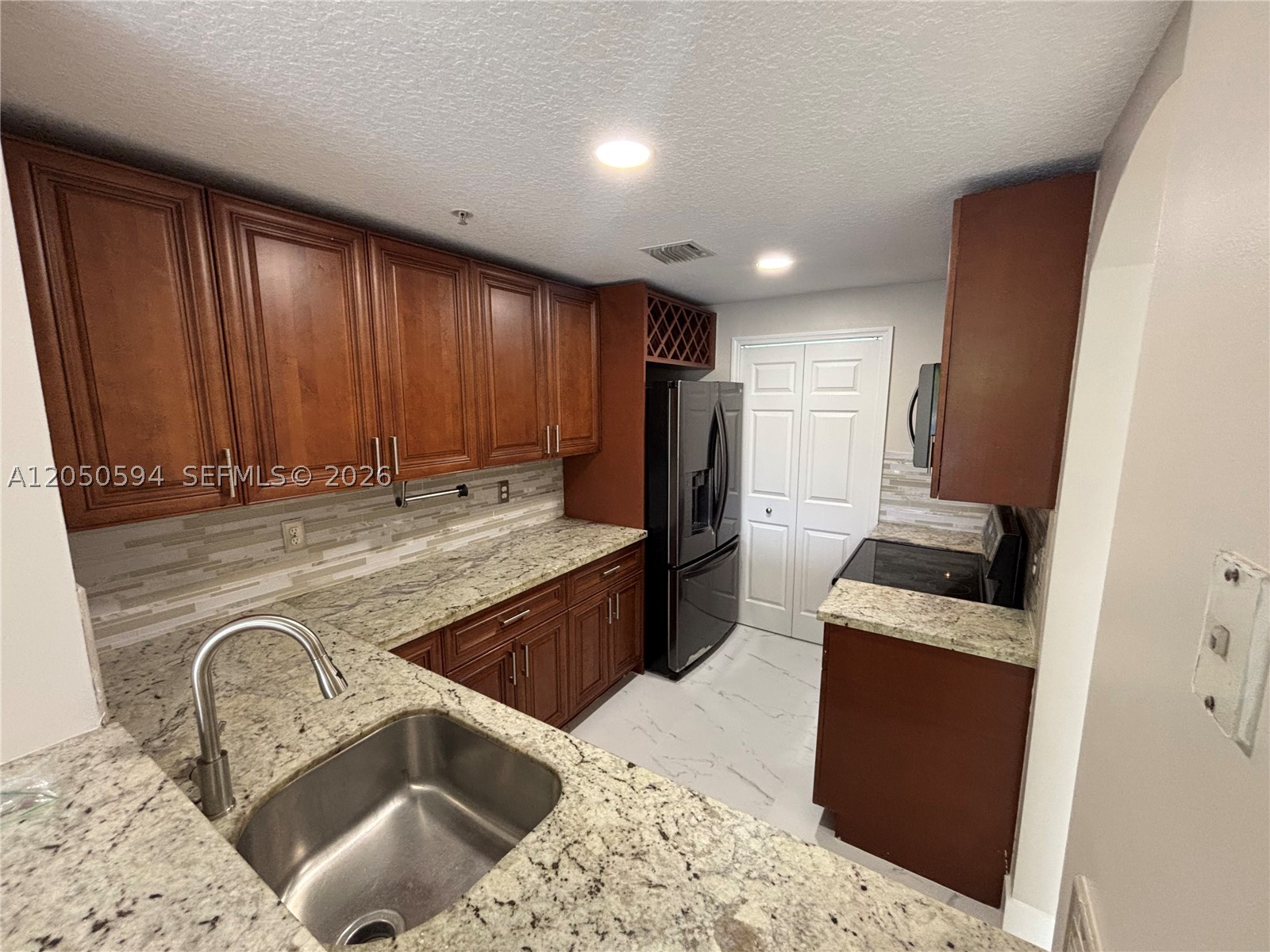 THE COURTS AT DORAL ISLES - Residential Lease