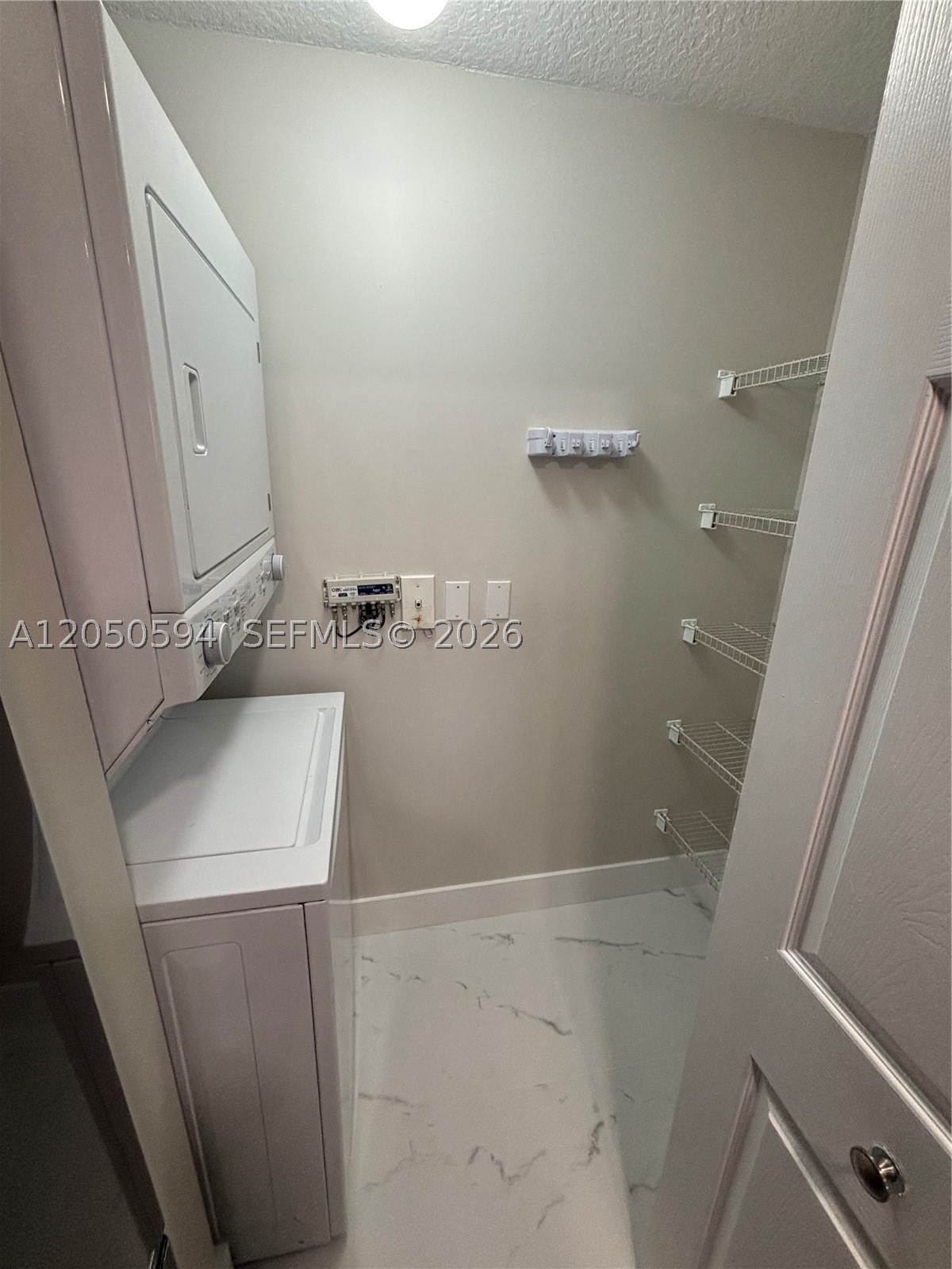 THE COURTS AT DORAL ISLES - Residential Lease