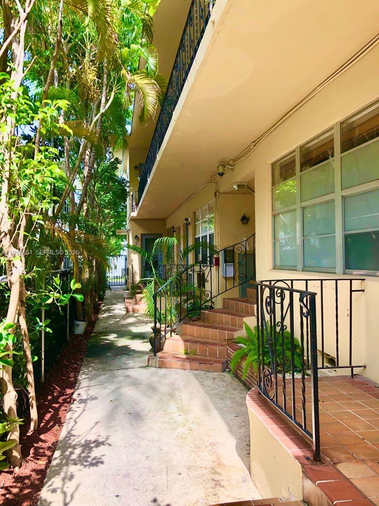 THE LESLIE CONDO - Residential