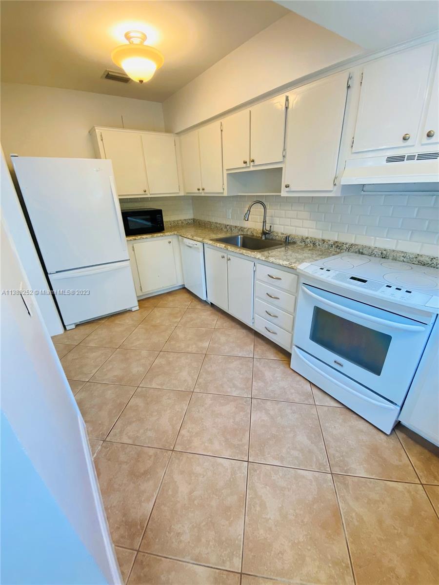 FLEEMAN GROVE - Residential Lease